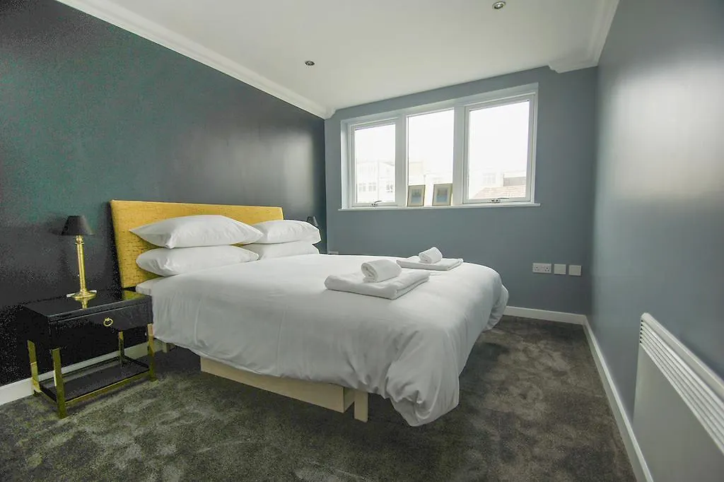 Avalon Balcony Apartment Brighton