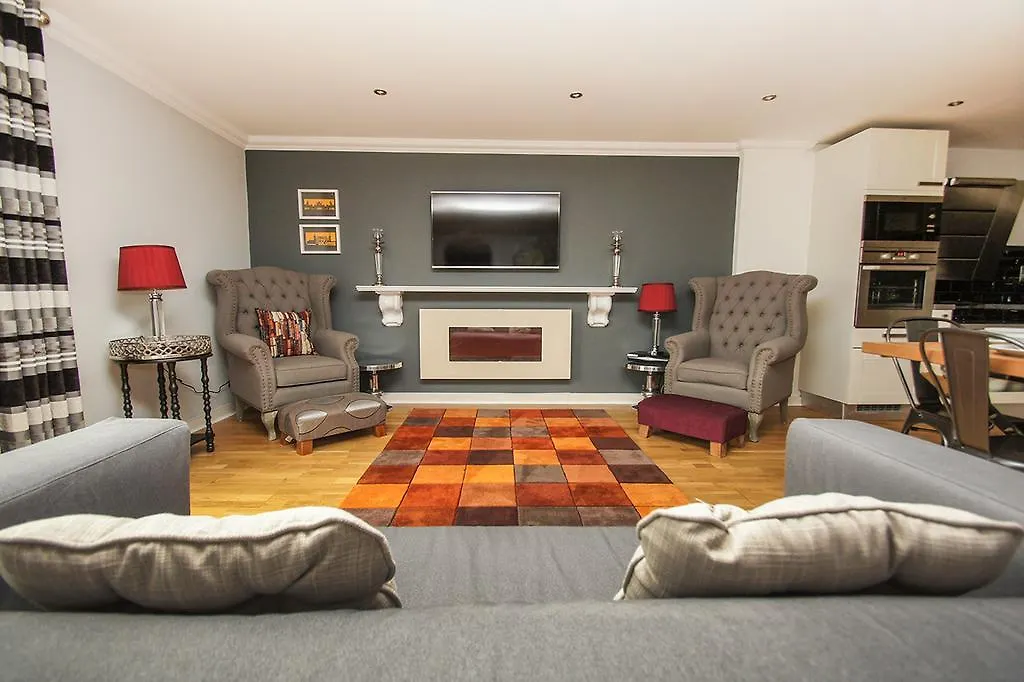 Avalon Balcony Apartment Brighton