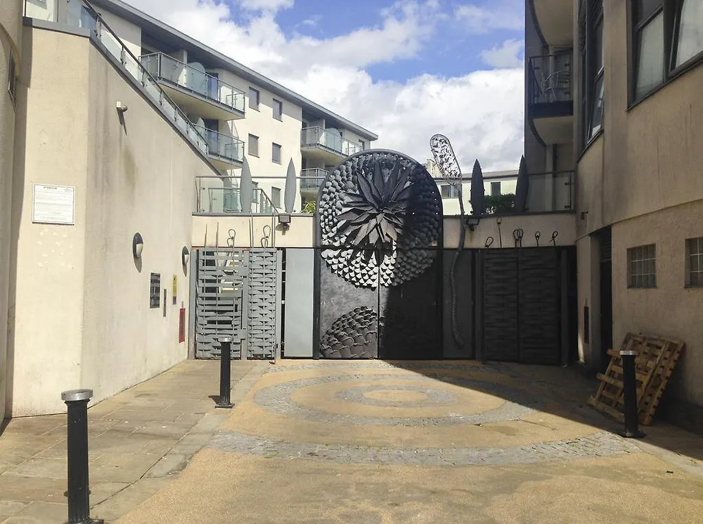 Avalon Balcony Apartment Brighton